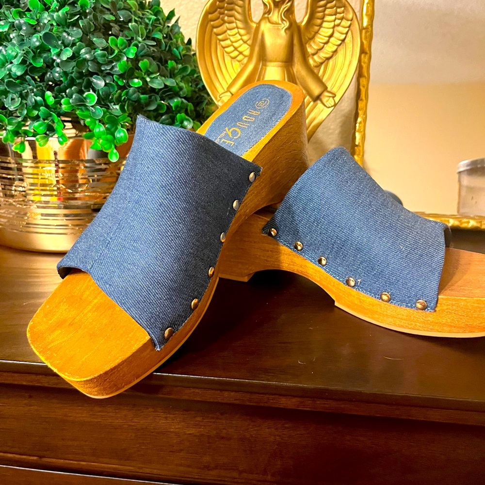 beautiful comfortable denim sandals used in very good condition